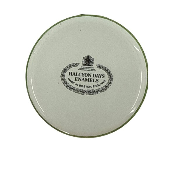 Halcyon Days Enamel Box Hand-Painted Sleeping Dog Design Green Grass Motif Engla - Picture 5 of 6